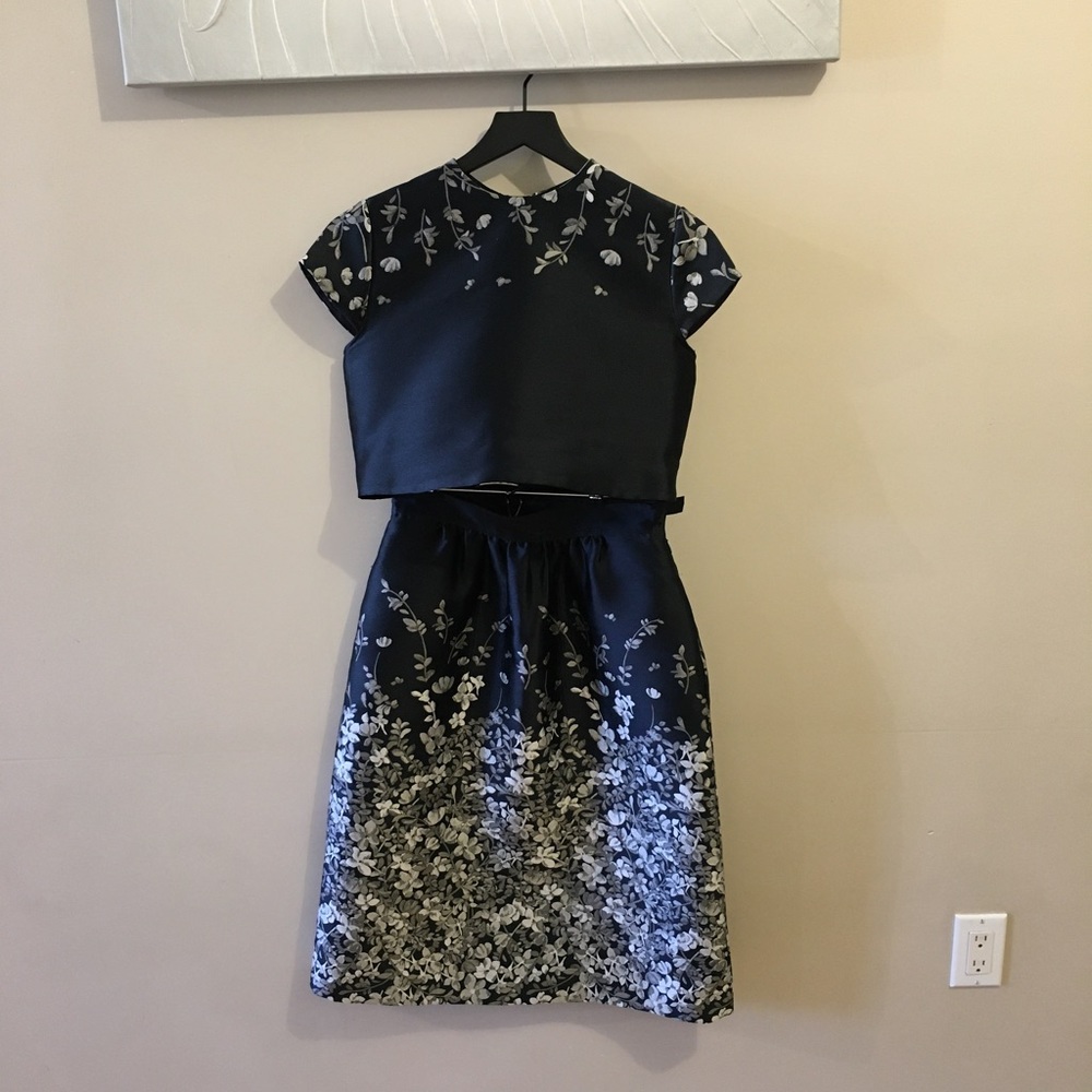 Stunning women’s top and matching skirt!